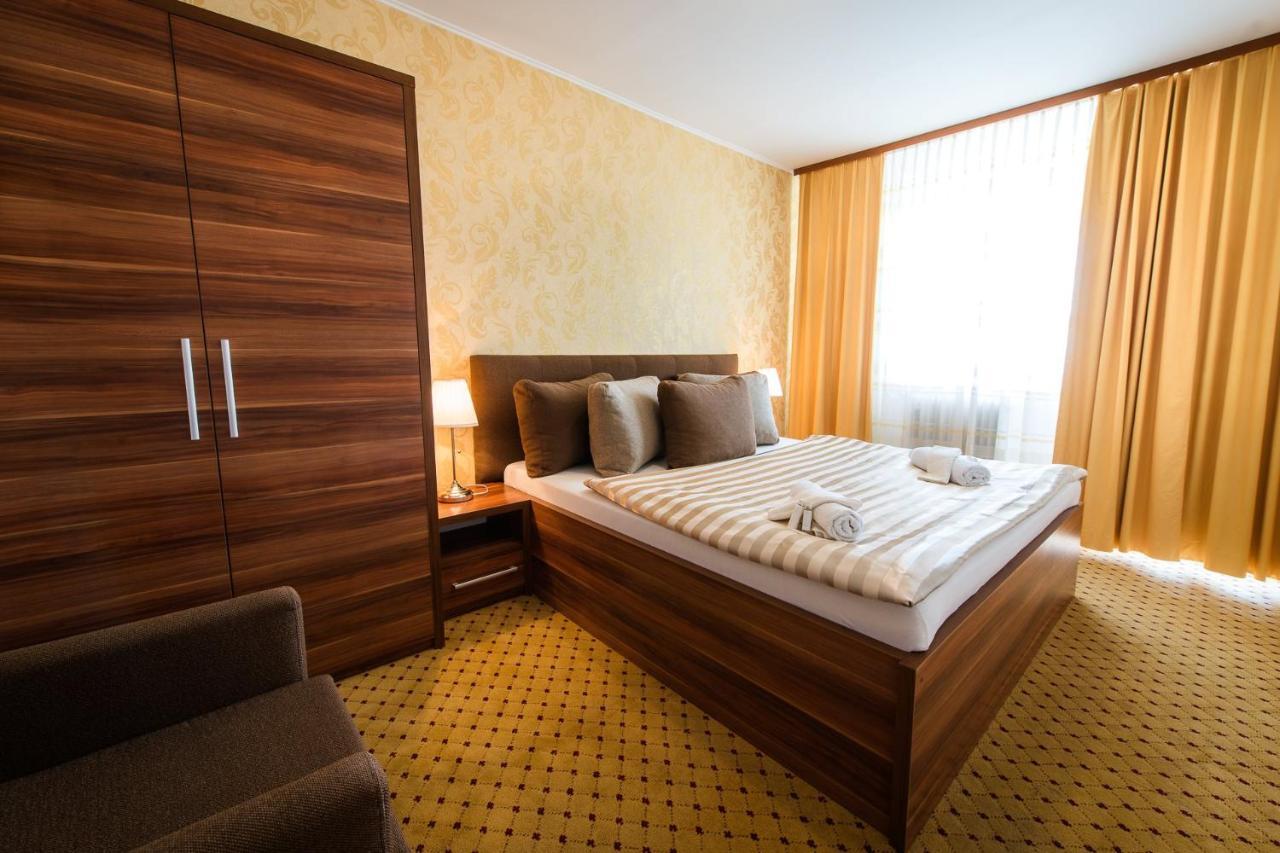Hotel Merkur Kaluža Dış mekan fotoğraf